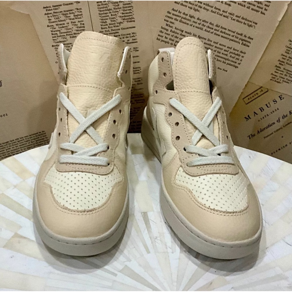 Veja V-15 High Top Sneakers Light Sand Leather
  Size: 37 / 6 - 6.5 - Picture 4 of 7